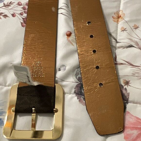 Michael Kors Women’s Wide Belt with Gold Toned Harware - Picture 9 of 10